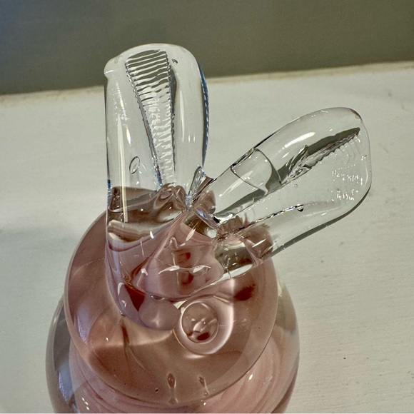 Handblown one of a kind glass bunny rabbit with pale pink swirl glass design - Picture 6 of 10